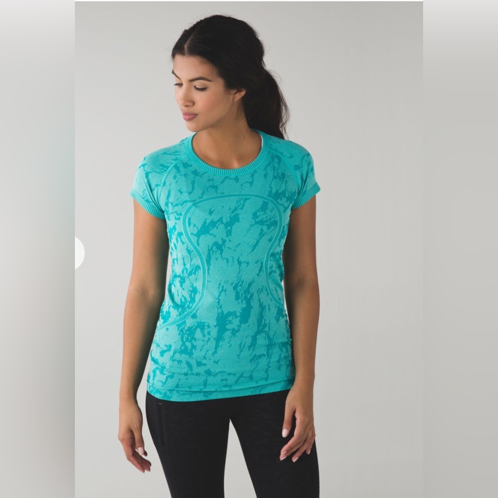 lululemon athletica turquoise patterned short sleeve top